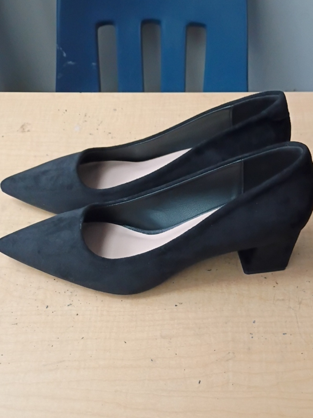 Source Unknown Black Pointed Low Block Heel Pumps - Women